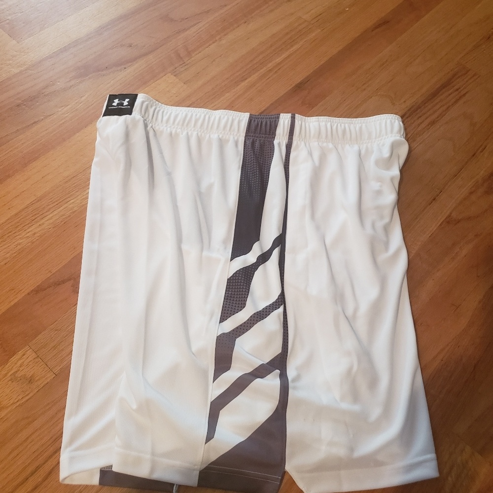 UNDER ARMOUR MEN SHORTS